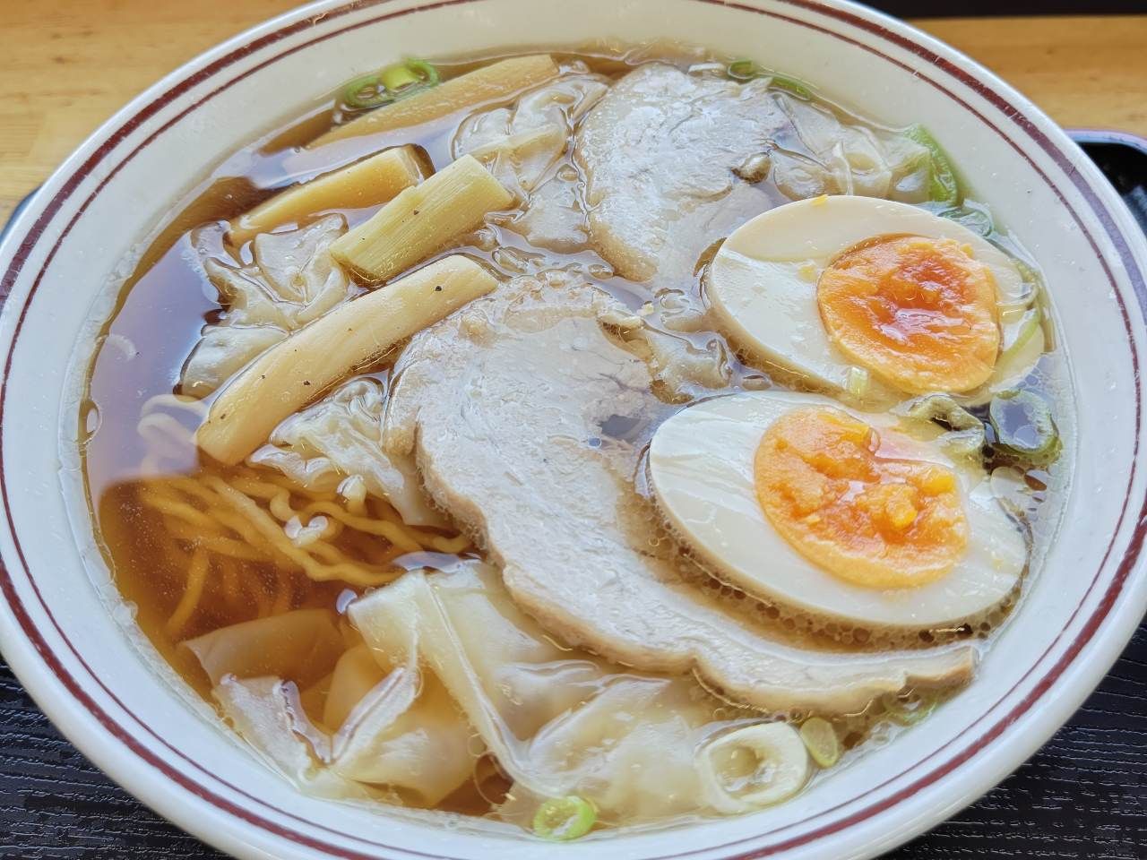 ワンタンメン煮玉子入り