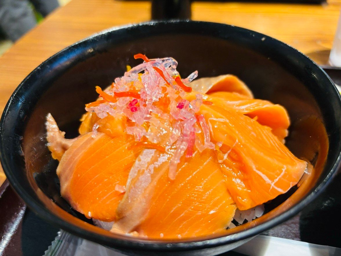 サーモン丼