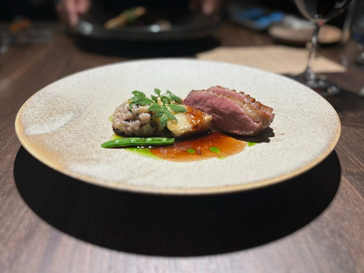 鴨肉のメインディッシュ（コース料理）