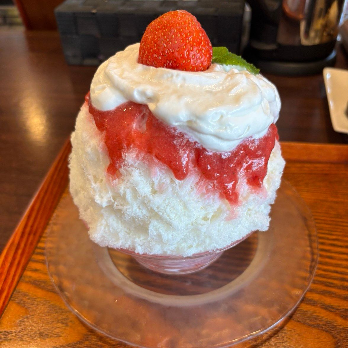 庄内いちご杏仁ミルクかき氷