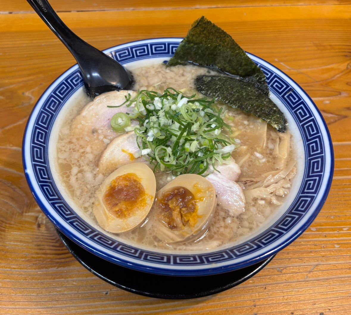 くさび丸得豚骨醤油麺