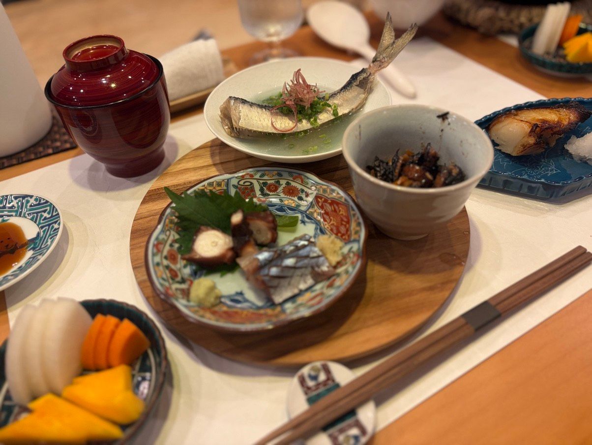土鍋ご飯、おばんざい、銀だらの西京焼き