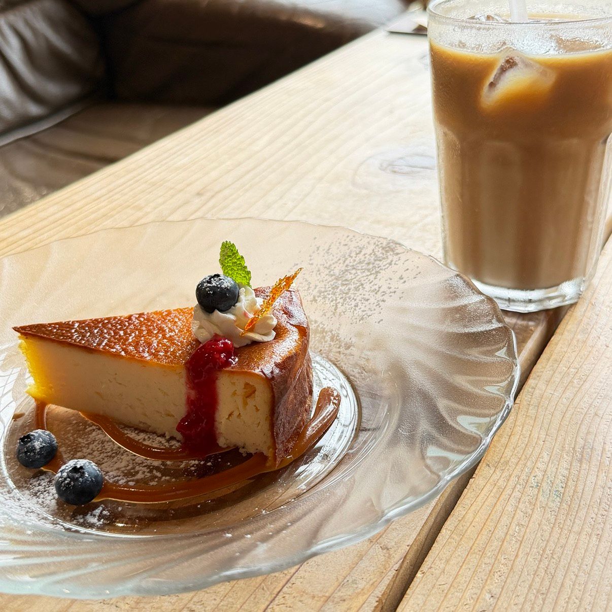 チーズケーキとカフェラテ